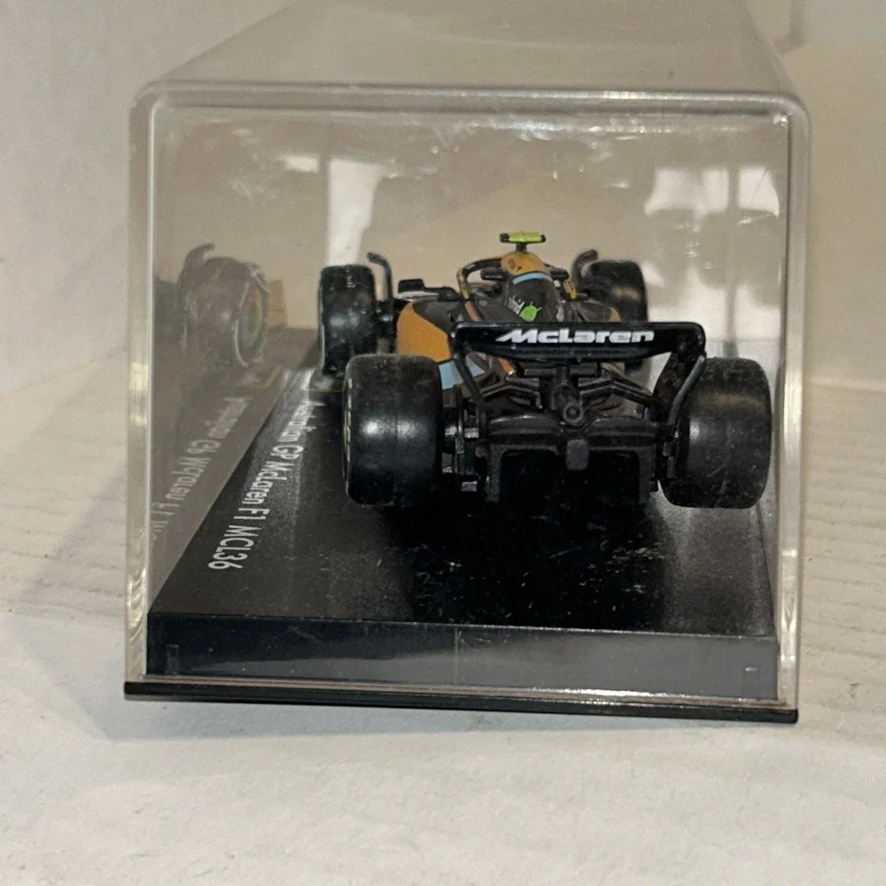 McLaren MCL36, #4 Lando Norris‎ F1 2022, Bburago Hardcase mit Fahrer 1:43